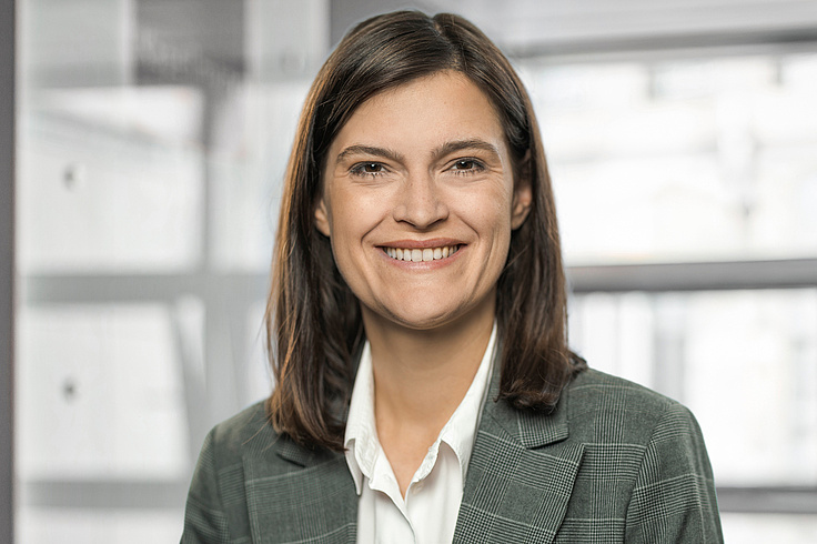 Dr. Claire Vierbuchen, LL.B. (Köln/Paris 1)